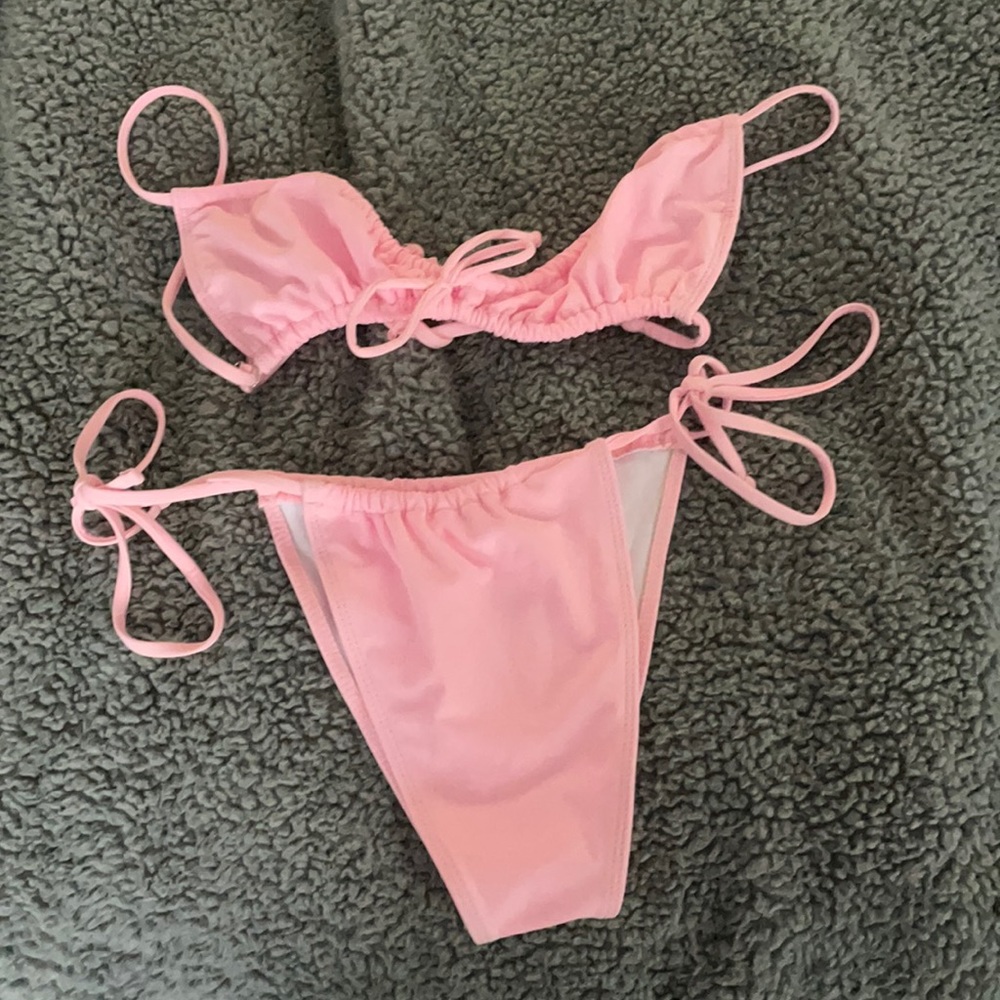 Pink scrunch bikini